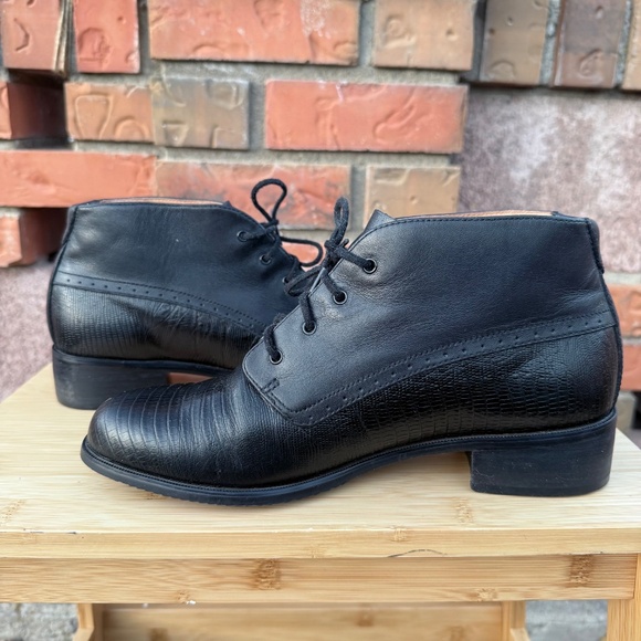 Ariat Black Leather Ankle Boots Croc Embossed Chukka Lace Up Booties - Picture 3 of 12